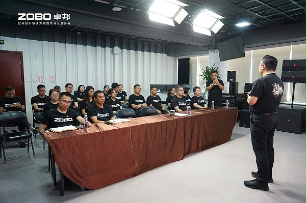 ZOBO卓邦团队观看阅兵:一场声光视讯科技的盛宴,一次团队精神的洗礼 ZOBO卓邦团队观看阅兵:一场声光视讯科技的盛宴,一次团队精神的洗礼