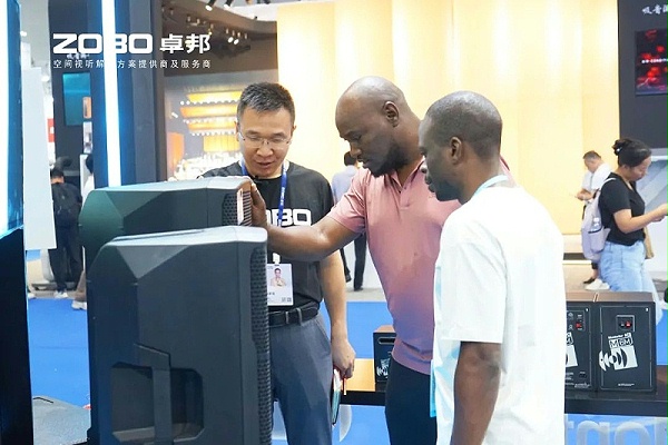 14人潮涌动,新品闪耀!ZOBO卓邦广州展首日引爆行业焦点 14人潮涌动,新品闪耀!ZOBO卓邦广州展首日引爆行业焦点