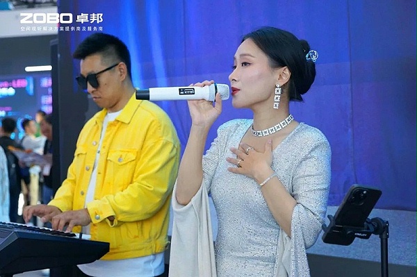 3聚焦展会盛况丨北京infocomm展 ZOBO卓邦展会第二天 热度依旧不减 好评如潮 3聚焦展会盛况丨北京infocomm展 ZOBO卓邦展会第二天 热度依旧不减 好评如潮