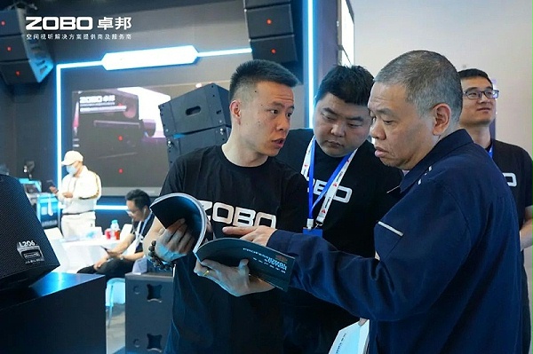 4聚焦展会盛况丨北京infocomm展 ZOBO卓邦展会第二天 热度依旧不减 好评如潮 4聚焦展会盛况丨北京infocomm展 ZOBO卓邦展会第二天 热度依旧不减 好评如潮