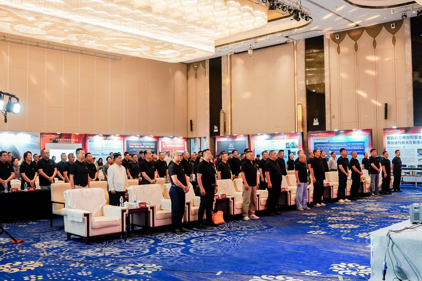 ZOBO卓邦董事长张新峰出席声光视讯行业联盟新疆声光视讯行业协会成立大会,共绘西部行业发展新蓝图 ZOBO卓邦董事长张新峰出席声光视讯行业联盟新疆声光视讯行业协会成立大会,共绘西部行业发展新蓝图