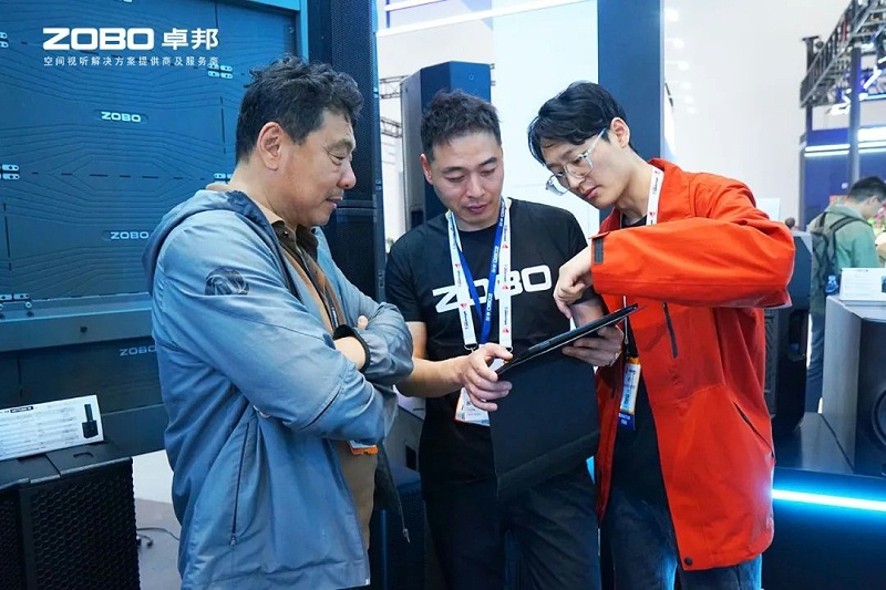 2聚焦展会盛况丨北京infocomm展 ZOBO卓邦展会第二天 热度依旧不减 好评如潮